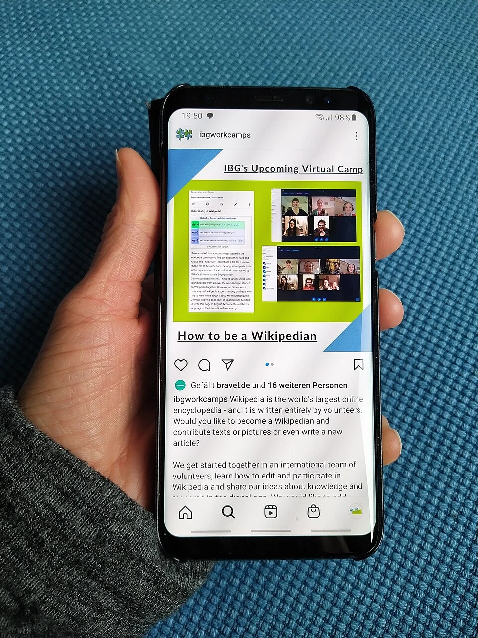 Ruka drži pametni telefon